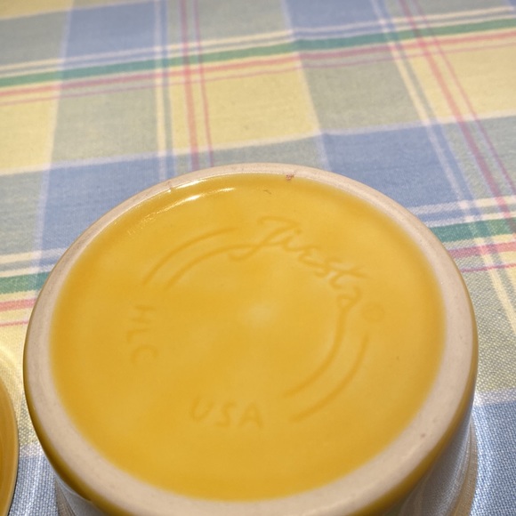 Fiestaware set of 2 yellow ramikins. Perfect condition - Picture 3 of 5